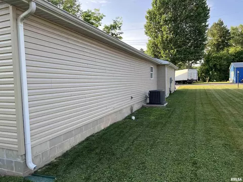 1103 E Union St, Marion, IL 62959 photo 10
