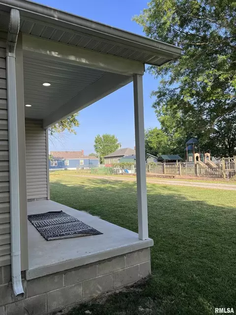 1103 E Union St, Marion, IL 62959 photo 6