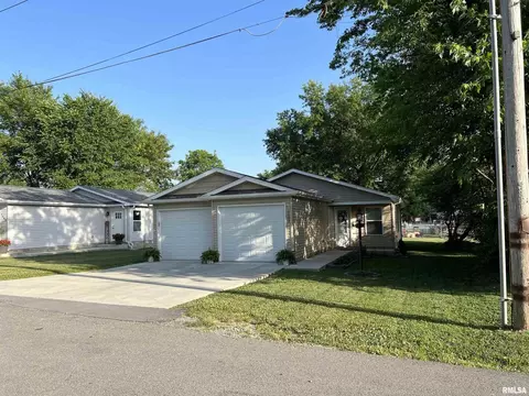 1103 E Union St, Marion, IL 62959 photo 1