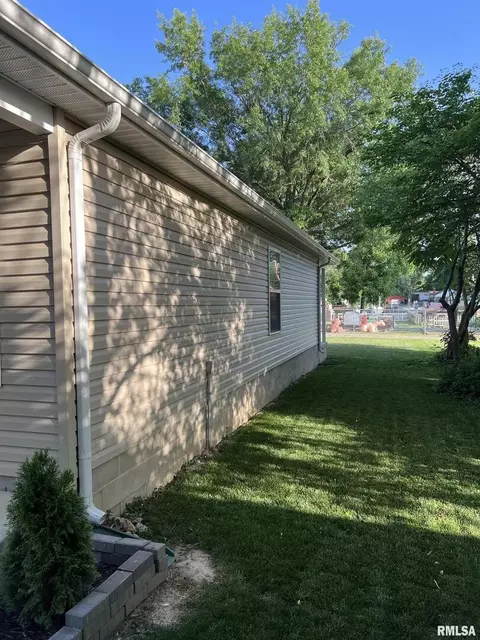 1103 E Union St, Marion, IL 62959 photo 5