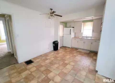 324 Leafland Ave, Centralia, IL 62801 photo 11