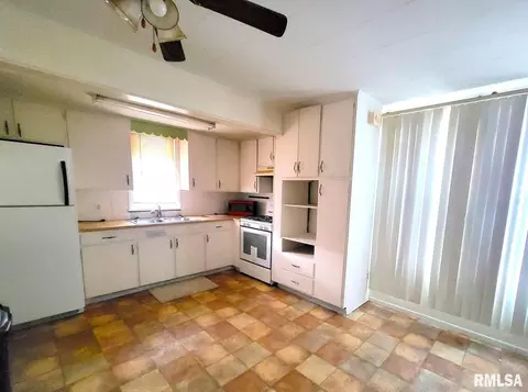 324 Leafland Ave, Centralia, IL 62801 photo 10