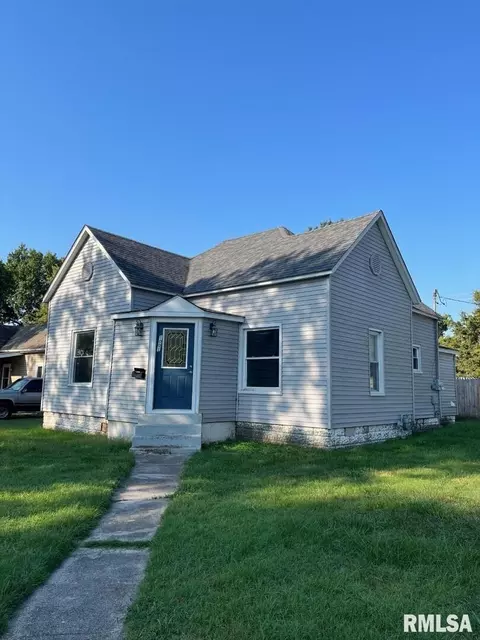 1001 S 11th St, Herrin, IL 62948 photo 2