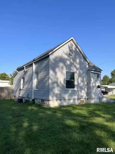 1001 S 11th St, Herrin, IL 62948 photo 4