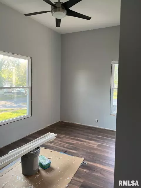1001 S 11th St, Herrin, IL 62948 photo 9