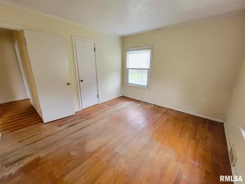 109 W 4th St, Hoffman, IL 62250 photo 11