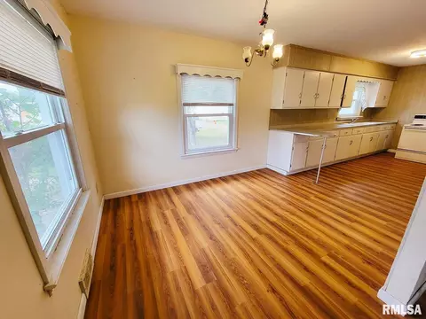 109 W 4th St, Hoffman, IL 62250 photo 4