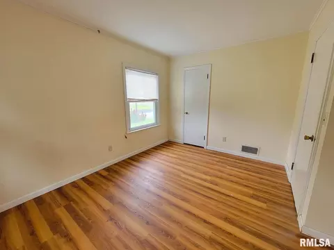 109 W 4th St, Hoffman, IL 62250 photo 14