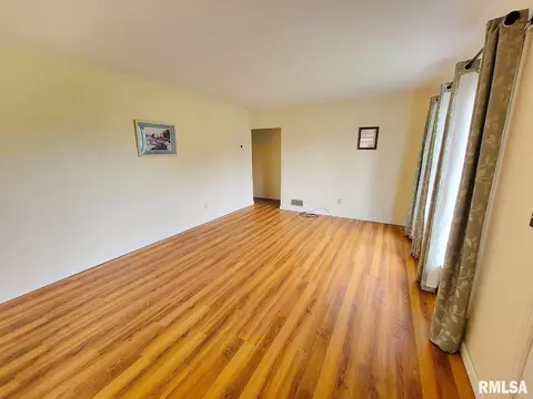 109 W 4th St, Hoffman, IL 62250 photo 3