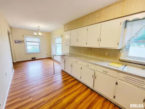 109 W 4th St, Hoffman, IL 62250 photo 5