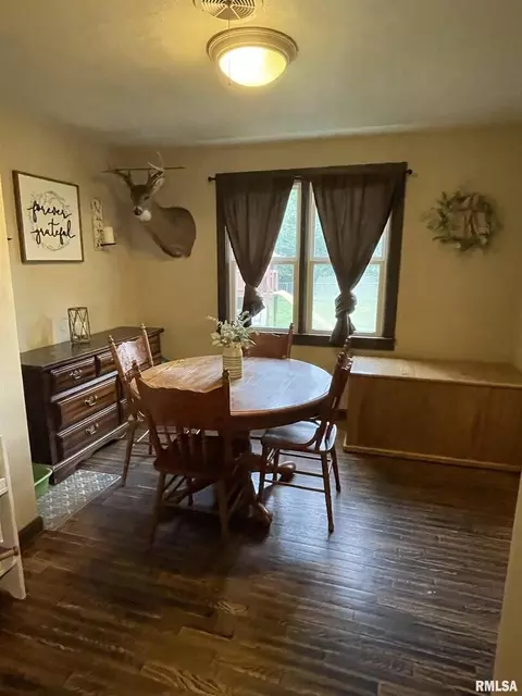 613 Elm St, Carmi, IL 62821 photo 4