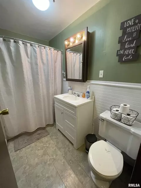 613 Elm St, Carmi, IL 62821 photo 9