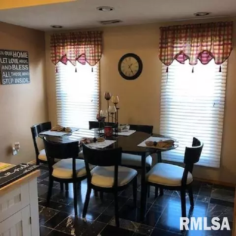 312 Chestnut St, Anna, IL 62906 photo 4