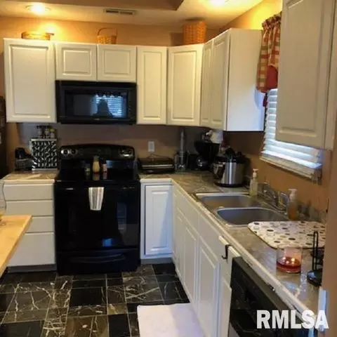 312 Chestnut St, Anna, IL 62906 photo 3