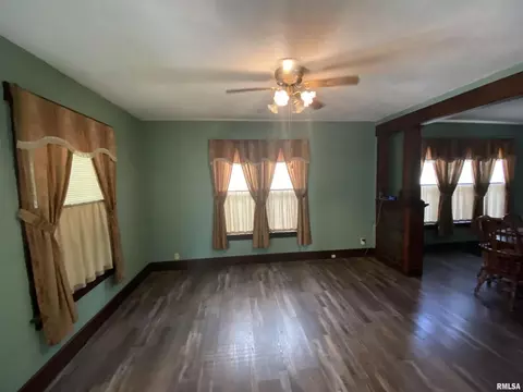 413 S Cherry St, Centralia, IL 62801 photo 2