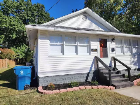 1206 N Maple St, Benton, IL 62812 photo 3