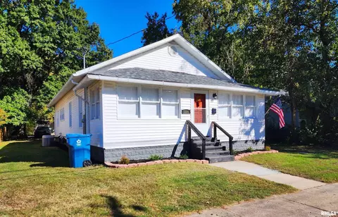 1206 N Maple St, Benton, IL 62812 photo 1