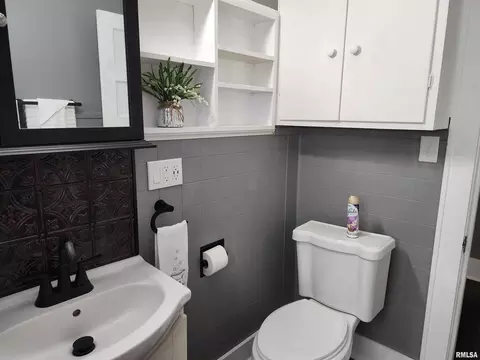 1206 N Maple St, Benton, IL 62812 photo 17