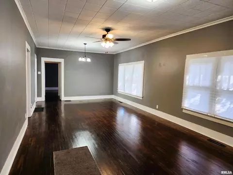 1206 N Maple St, Benton, IL 62812 photo 9