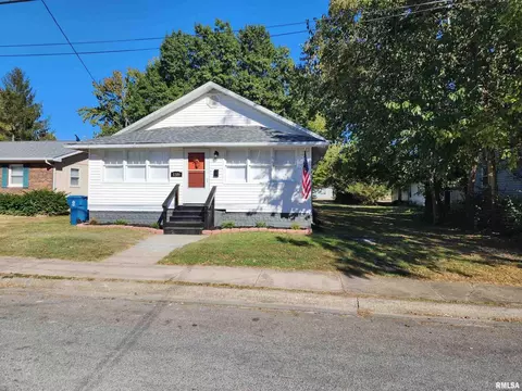 1206 N Maple St, Benton, IL 62812 photo 5