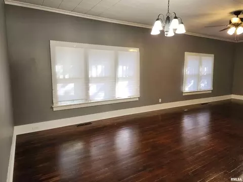 1206 N Maple St, Benton, IL 62812 photo 10