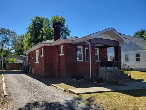 306 Mitchell St, Benton, IL 62812 photo 2