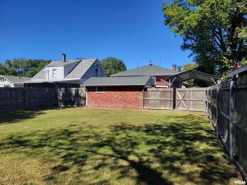 306 Mitchell St, Benton, IL 62812 photo 4