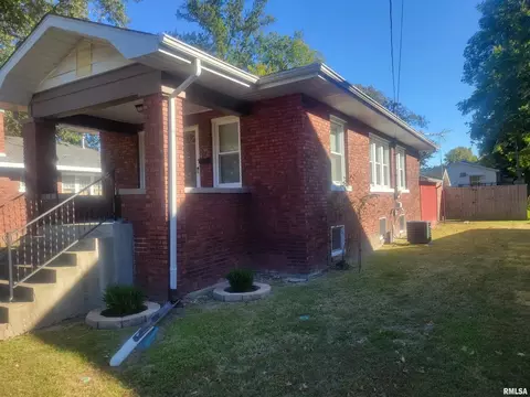 306 Mitchell St, Benton, IL 62812 photo 3