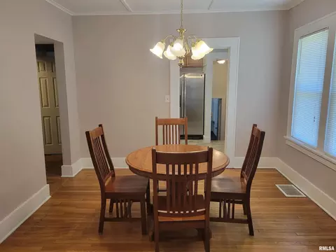 306 Mitchell St, Benton, IL 62812 photo 8