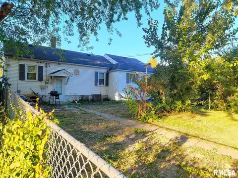 715 E 11th St, Centralia, IL 62801 photo 5