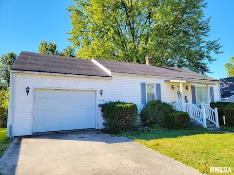 715 E 11th St, Centralia, IL 62801 photo 1