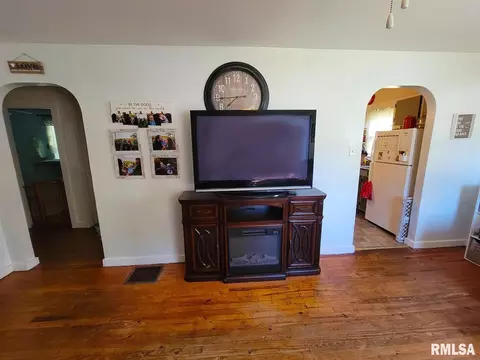 715 E 11th St, Centralia, IL 62801 photo 12