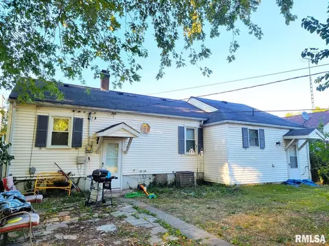 715 E 11th St, Centralia, IL 62801 photo 4