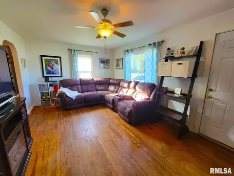 715 E 11th St, Centralia, IL 62801 photo 8