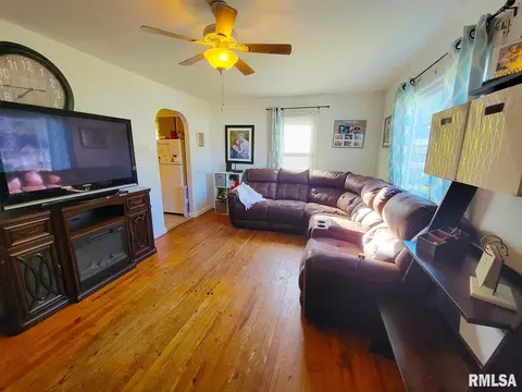 715 E 11th St, Centralia, IL 62801 photo 10