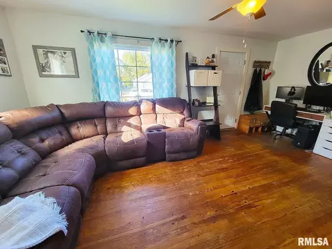 715 E 11th St, Centralia, IL 62801 photo 11