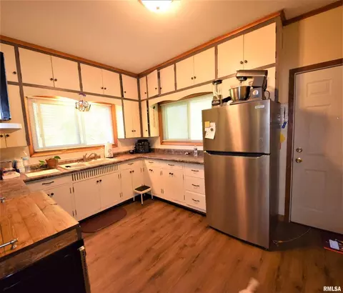 712 S Thomas St, Christopher, IL 62822 photo 4