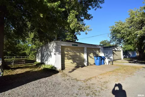 712 S Thomas St, Christopher, IL 62822 photo 2