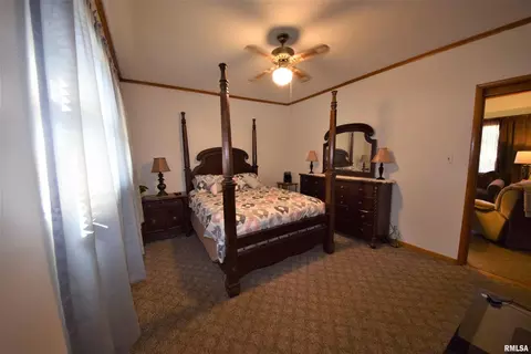 712 S Thomas St, Christopher, IL 62822 photo 5