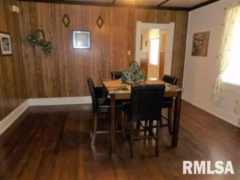 1221 Forest St, Eldorado, IL 62930 photo 4