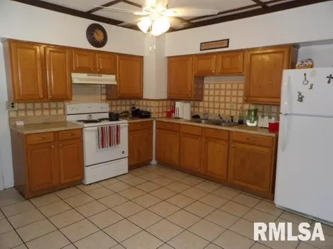 1221 Forest St, Eldorado, IL 62930 photo 8