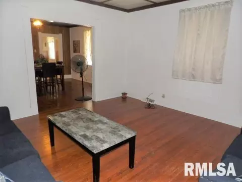 1221 Forest St, Eldorado, IL 62930 photo 3