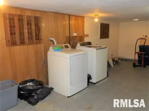 1221 Forest St, Eldorado, IL 62930 photo 17