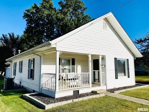 506 S Thomas St, Christopher, IL 62822 photo 2