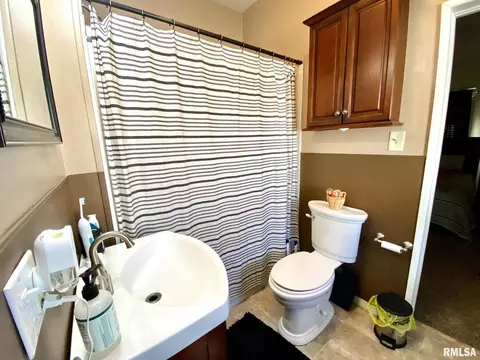 506 S Thomas St, Christopher, IL 62822 photo 16