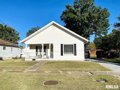 506 S Thomas St, Christopher, IL 62822 photo 1