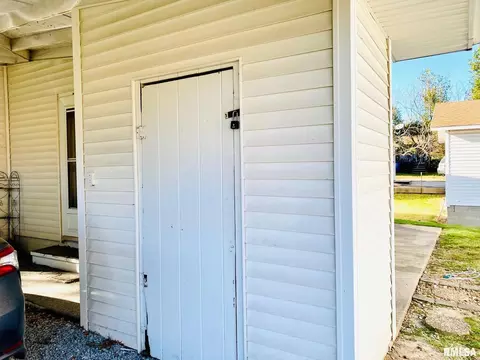 506 S Thomas St, Christopher, IL 62822 photo 27
