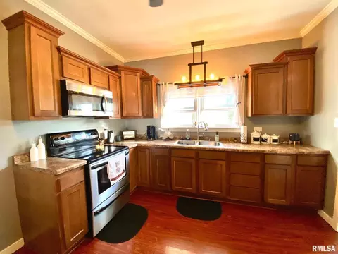 506 S Thomas St, Christopher, IL 62822 photo 8