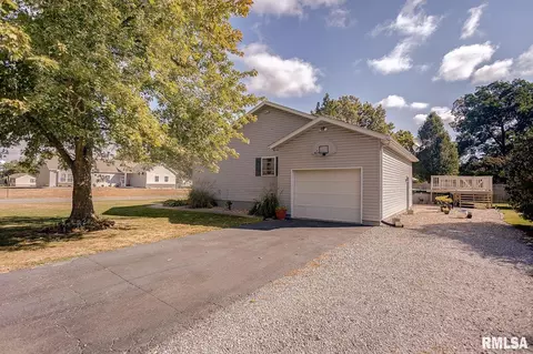 800 Washington St, Saint Libory, IL 62282 photo 2
