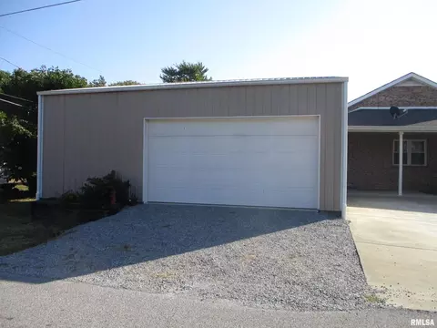 402 E Franklin Ave, Sesser, IL 62884 photo 8
